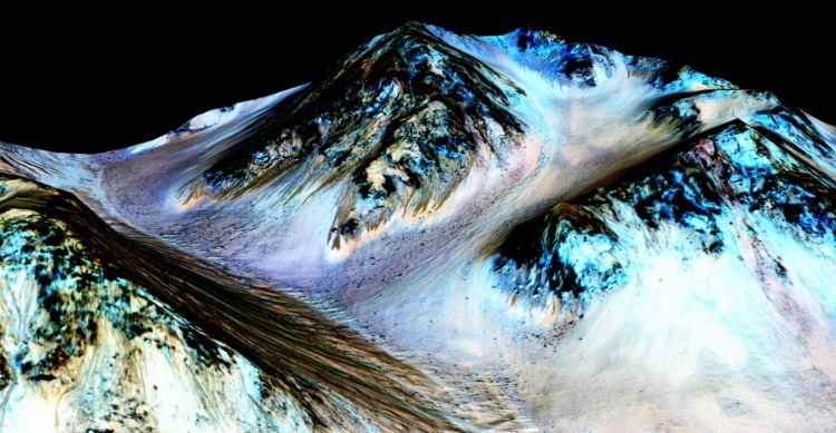 ภาพจากนาซาแสดงร่องรอยมีน้ำไหลบนดาวอังคารในปัจจุบัน (NASA/JPL/University of Arizona)